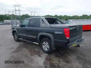 2004 Chevrolet Avalanche Z71 z VIN 3GNEK12T94G216824, wystawiony jako IAAI lot #42457339 z przebiegiem 150 650 mil mil oraz . Historia ofert i sprzedaży dostępna na DreamBid. Obrazek 3.