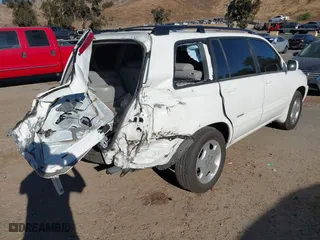 2006 Toyota Highlander w/3rd Row with VIN JTEDP21A860117149, listed as a IAAI auction lot 41040763 with 101,408 mi miles. Bid and sale history available at carsss.com. Image 4.