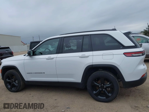 2023 Jeep Grand Cherokee Laredo z VIN 1C4RJHAG7PC640598, wystawiony jako IAAI lot #41607176 z przebiegiem 43 043 mil mil oraz . Historia ofert i sprzedaży dostępna na DreamBid. Obrazek 14.