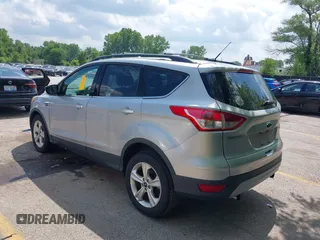 2013 Ford Escape SE z VIN 1FMCU0GXXDUC92917, wystawiony jako IAAI lot #42458117 z przebiegiem 136 006 mil mil oraz . Historia ofert i sprzedaży dostępna na DreamBid. Obrazek 3.