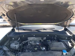 2024 Volkswagen Atlas SE z VIN 1V2JE2CA2RC217260, wystawiony jako IAAI lot #42178259 z przebiegiem 30 640 mil mil oraz . Historia ofert i sprzedaży dostępna na DreamBid. Obrazek 10.