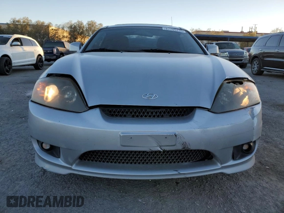 2005 Hyundai Tiburon GT z VIN KMHHN65F05U171038, wystawiony jako Copart lot #87765735 z przebiegiem 113 129 mil mil oraz Szkoda całkowita • Salvage title. Historia ofert i sprzedaży dostępna na DreamBid. Obrazek 5.