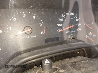 2003 Jeep Wrangler Sport z VIN 1J4FA49S53P317779, wystawiony jako IAAI lot #42388780 z przebiegiem Nie podano mil oraz . Historia ofert i sprzedaży dostępna na DreamBid. Obrazek 7.