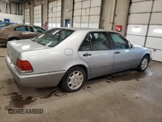 1993 Mercedes-Benz 400 z VIN WDBGA43E9PA106850, wystawiony jako Copart lot #85744534 z przebiegiem 155 005 mil mil oraz Tytuł czysty. Historia ofert i sprzedaży dostępna na DreamBid. Obrazek 3.