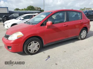 2011 Nissan Versa S z VIN 3N1BC1CPXBL359203, wystawiony jako Copart lot #60979695 z przebiegiem 196 447 mil mil oraz Czysty tytuł • Clean title. Historia ofert i sprzedaży dostępna na DreamBid. Obrazek 1.