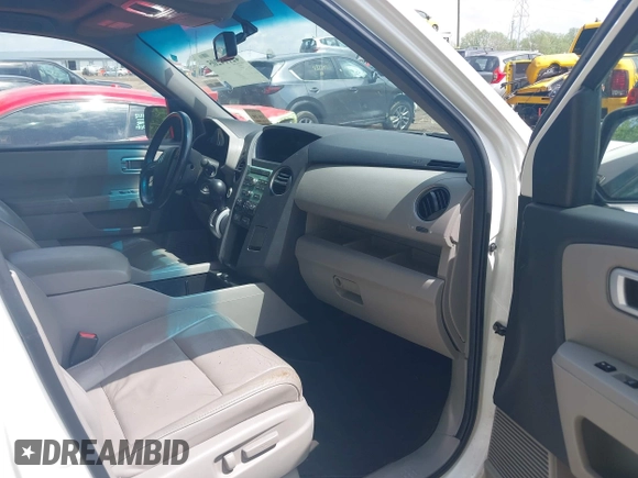 2011 Honda Pilot EX-L with VIN 5FNYF4H58BB085635, listed as a IAAI auction lot 42114205 with 218,399 mi miles. Bid and sale history available at carsss.com. Image 5.