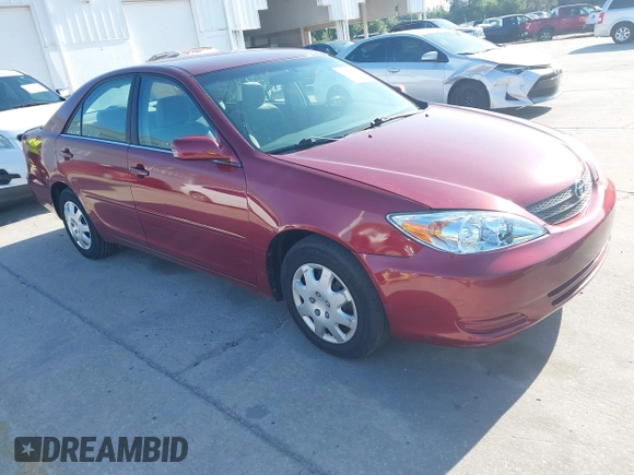 2004 Toyota Camry LE with VIN 4T1BE32KX4U272768, listed as a IAAI auction lot 42006421 with 204,386 mi miles. Bid and sale history available at carsss.com. Image 1.