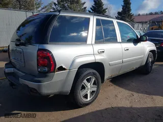 2005 Chevrolet TrailBlazer LT with VIN 1GNDT13S452289799, listed as a IAAI auction lot 41673167 with 198,709 mi miles. Bid and sale history available at carsss.com. Image 4.