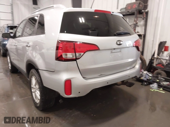 2014 Kia Sorento LX z VIN 5XYKTCA63EG524362, wystawiony jako IAAI lot #42264712 z przebiegiem 99 450 mil mil oraz . Historia ofert i sprzedaży dostępna na DreamBid. Obrazek 6.