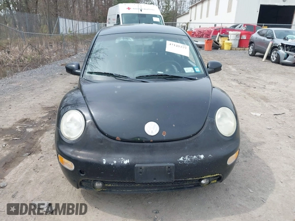 2004 Volkswagen New Beetle Coupe GL with VIN 3VWBK31CX4M416912, listed as a IAAI auction lot 42125377 with 999,999 mi miles. Bid and sale history available at carsss.com. Image 6.