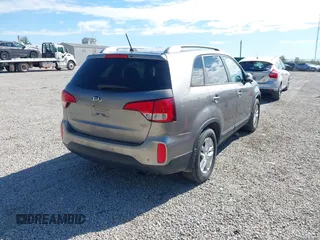 2015 Kia Sorento LX with VIN 5XYKTCA63FG654739, listed as a IAAI auction lot 42081544 with 121,024 mi miles. Bid and sale history available at carsss.com. Image 4.