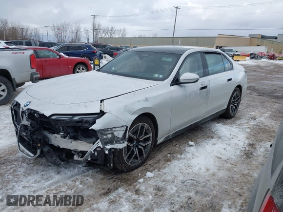 2024 BMW 7 Series 760i xDrive with VIN WBA33EJ04RCR03034, listed as a IAAI auction lot 41443346 with 4,938 mi miles. Bid and sale history available at carsss.com. Image 2.