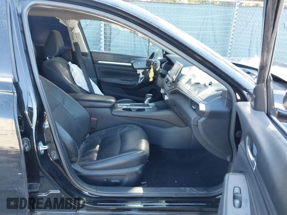 2019 Nissan Altima 2.5 SL with VIN 1N4BL4EV8KC255630, listed as a IAAI auction lot 41394649 with 111,728 mi miles. Bid and sale history available at carsss.com. Image 5.