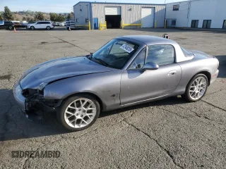 2002 Mazda MX-5 Miata Cloth z VIN JM1NB353X20228420, wystawiony jako Copart lot #47949235 z przebiegiem 94 341 mil mil oraz Szkoda całkowita • Salvage title. Historia ofert i sprzedaży dostępna na DreamBid. Obrazek 1.