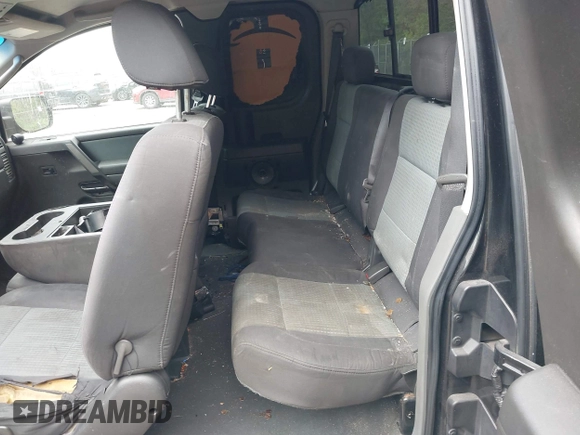 2006 Nissan Titan SE z VIN 1N6BA06B26N546547, wystawiony jako IAAI lot #42080790 z przebiegiem 235 362 mil mil oraz . Historia ofert i sprzedaży dostępna na DreamBid. Obrazek 8.
