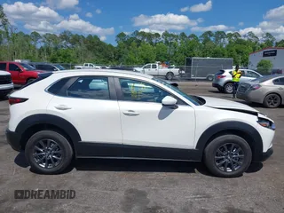 2024 Mazda CX-30 S z VIN 3MVDMBAM6RM615440, wystawiony jako IAAI lot #42265517 z przebiegiem 11 826 mil mil oraz . Historia ofert i sprzedaży dostępna na DreamBid. Obrazek 13.