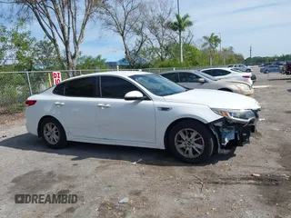 2018 Kia Optima S with VIN 5XXGT4L34JG196074, listed as a IAAI auction lot 41335248 with 88,325 mi miles. Bid and sale history available at carsss.com. Image 13.