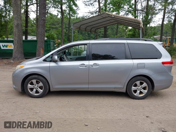 2012 Toyota Sienna LE AAS z VIN 5TDKK3DC7CS222416, wystawiony jako IAAI lot #42360994 z przebiegiem 241 498 mil mil oraz . Historia ofert i sprzedaży dostępna na DreamBid. Obrazek 14.