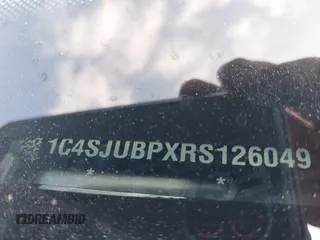 2024 Jeep Wagoneer Series II z VIN 1C4SJUBPXRS126049, wystawiony jako IAAI lot #42472860 z przebiegiem 56 756 mil mil oraz . Historia ofert i sprzedaży dostępna na DreamBid. Obrazek 9.