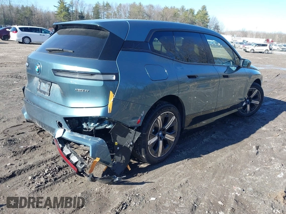 2025 BMW iX xDrive50 z VIN WB523CF09SCS94052, wystawiony jako IAAI lot #41822349 z przebiegiem 1233 mil mil oraz . Historia ofert i sprzedaży dostępna na DreamBid. Obrazek 4.