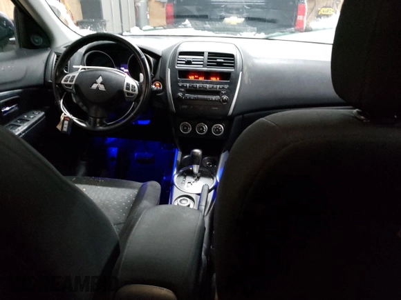 2011 Mitsubishi Outlander SE z VIN JA4AR4AU2BZ023338, wystawiony jako Copart lot #44125975 z przebiegiem 156 342 mil mil oraz Czysty tytuł • Clean title. Historia ofert i sprzedaży dostępna na DreamBid. Obrazek 8.