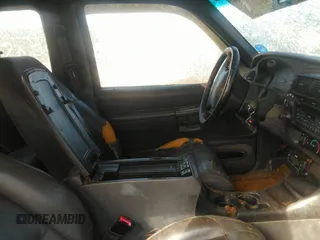 2000 Ford Explorer z VIN 1FMDU70E3YUB02516, wystawiony jako IAAI lot #42848390 z przebiegiem 183 280 mil mil oraz . Historia ofert i sprzedaży dostępna na DreamBid. Obrazek 5.