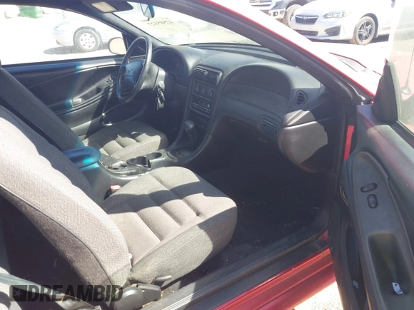 1998 Ford Mustang z VIN 1FAFP4047WF257717, wystawiony jako IAAI lot #42505127 z przebiegiem 185 244 mil mil oraz . Historia ofert i sprzedaży dostępna na DreamBid. Obrazek 5.