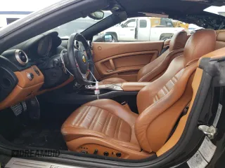 2010 Ferrari California z VIN ZFF65LJA4A0168991, wystawiony jako Copart lot #66459973 z przebiegiem 45 378 mil mil oraz . Historia ofert i sprzedaży dostępna na DreamBid. Obrazek 7.