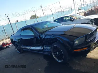 2007 Ford Mustang Deluxe with VIN 1ZVFT80N675354014, listed as a IAAI auction lot 41648031 with 92,209 mi miles. Bid and sale history available at carsss.com. Image 13.