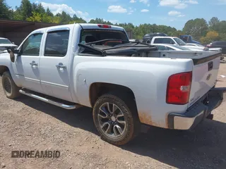 2009 Chevrolet Silverado 1500 LT with VIN 2GCEC230891100059, listed as a IAAI auction lot 40205156 with 96,546 mi miles. Bid and sale history available at carsss.com. Image 3.