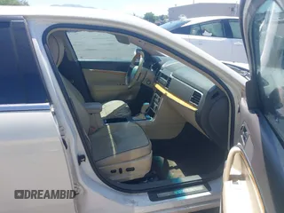 2011 Lincoln MKZ with VIN 3LNHL2JC2BR772688, listed as a IAAI auction lot 42525389 with 127,530 mi miles and . Bid and sale history available at DreamBid. Image 5.