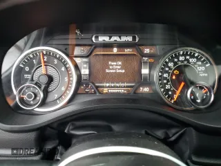 2022 Ram 1500 Big Horn z VIN 1C6RRFFG9NN402461, wystawiony jako Copart lot #45080115 z przebiegiem 34 011 mil mil oraz Szkoda całkowita • Salvage title. Historia ofert i sprzedaży dostępna na DreamBid. Obrazek 9.