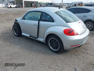2012 Volkswagen Beetle 2.5L with VIN 3VWJX7AT9CM608065, listed as a IAAI auction lot 41864342 with 77,038 mi miles. Bid and sale history available at carsss.com. Image 3.