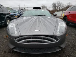 2015 Aston Martin DB9 z VIN SCFFDAEM9FGA16279, wystawiony jako Copart lot #81886554 z przebiegiem 25 029 mil mil oraz Szkody całkowita. Historia ofert i sprzedaży dostępna na DreamBid. Obrazek 5.