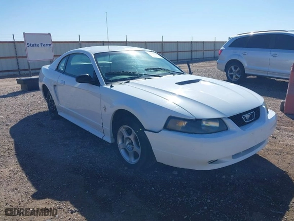 2001 Ford Mustang Standard with VIN 1FAFP40471F137005, listed as a IAAI auction lot 40493197 with 203,547 mi miles. Bid and sale history available at carsss.com. Image 1.