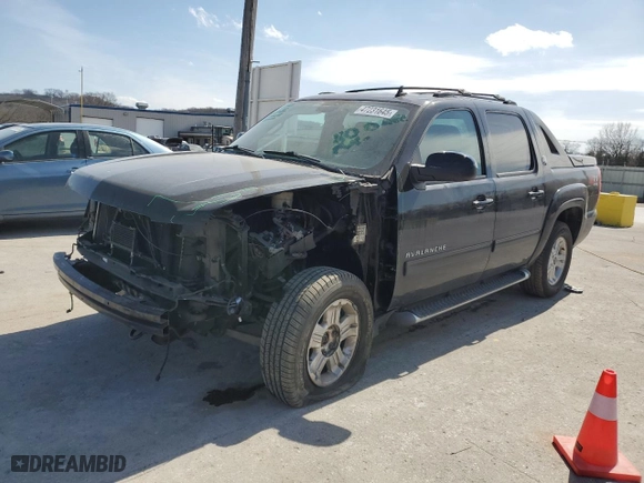 2013 Chevrolet Avalanche LT with VIN 3GNTKFE79DG366693, listed as a Copart auction lot 47231645 with 125,042 mi miles and Salvage Title. Bid and sale history available at carsss.com. Image 1.
