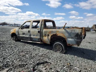 2000 Ford Super Duty F-250 XL with VIN 1FTNW21F0YEA21769, listed as a Copart auction lot 47771375 with 0 mi miles and Non Repairable. Bid and sale history available at carsss.com. Image 2.