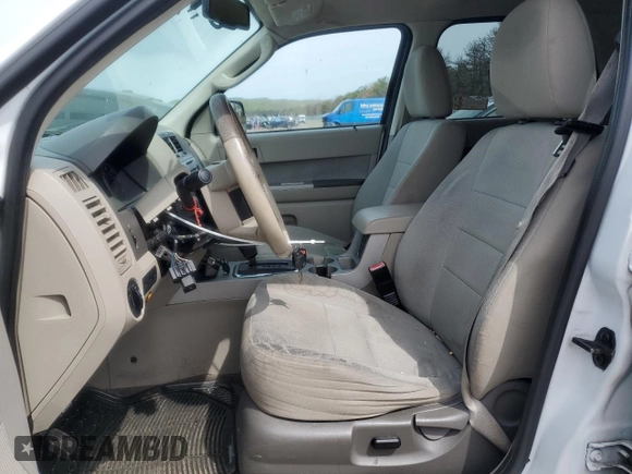 2010 Ford Escape Hybrid z VIN 1FMCU5K30AKC13098, wystawiony jako Copart lot #53623855 z przebiegiem 206 975 mil mil oraz Szkoda całkowita • Salvage title. Historia ofert i sprzedaży dostępna na DreamBid. Obrazek 7.
