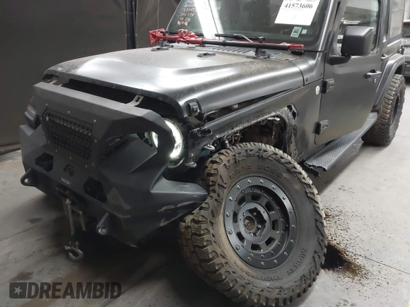 2018 Jeep Wrangler Unlimited Sahara z VIN 1C4HJXEN6JW294774, wystawiony jako IAAI lot #41573606 z przebiegiem 49 325 mil mil oraz . Historia ofert i sprzedaży dostępna na DreamBid. Obrazek 6.