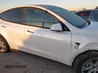 2023 Tesla Model Y Long Range z VIN 7SAYGDEE6PA061228, wystawiony jako IAAI lot #41371547 z przebiegiem 25 121 mil mil oraz . Historia ofert i sprzedaży dostępna na DreamBid. Obrazek 13.