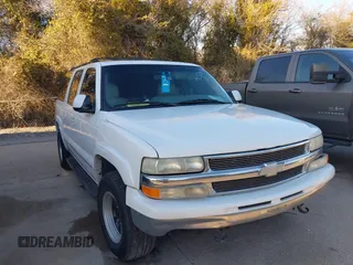 2002 Chevrolet Suburban LS with VIN 3GNFK16Z02G225380, listed as a IAAI auction lot 41324572 with 427,971 mi miles. Bid and sale history available at carsss.com. Image 1.