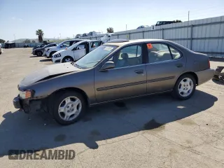 2000 Nissan Altima GXE with VIN 1N4DL01A5YC215678, listed as a Copart auction lot 51619525 with 0 mi miles and Salvage Title. Bid and sale history available at carsss.com. Image 1.