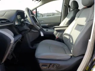 2023 Toyota Sienna XLE z VIN 5TDYRKEC2PS172660, wystawiony jako Copart lot #56686745 z przebiegiem 41 985 mil mil oraz Szkoda całkowita • Salvage title. Historia ofert i sprzedaży dostępna na DreamBid. Obrazek 7.