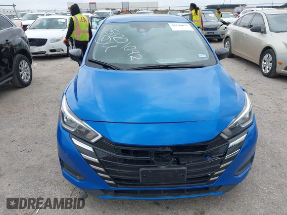 2023 Nissan Versa S z VIN 3N1CN8DV1PL832773, wystawiony jako IAAI lot #42140621 z przebiegiem 46 635 mil mil oraz . Historia ofert i sprzedaży dostępna na DreamBid. Obrazek 11.