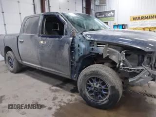 2018 Ram 1500 Big Horn z VIN 1C6RR7LT2JS257363, wystawiony jako IAAI lot #41882044 z przebiegiem 58 620 mil mil oraz . Historia ofert i sprzedaży dostępna na DreamBid. Obrazek 1.