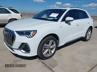 2024 Audi Q3 S line Premium Plus z VIN WA1EECF32R1141891, wystawiony jako IAAI lot #41668111 z przebiegiem 1426 mil mil oraz . Historia ofert i sprzedaży dostępna na DreamBid. Obrazek 17.