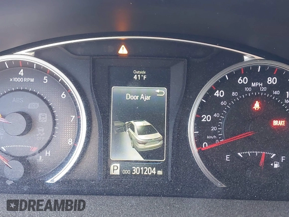 2017 Toyota Camry XLE with VIN 4T1BF1FK3HU335825, listed as a IAAI auction lot 41281060 with 301,204 mi miles and . Bid and sale history available at DreamBid. Image 7.