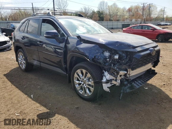 2025 Toyota RAV4 XLE Premium z VIN 2T3A1RFV4SW513551, wystawiony jako Copart lot #54140275 z przebiegiem 1 480 mil mil oraz Szkoda całkowita • Salvage title. Historia ofert i sprzedaży dostępna na DreamBid. Obrazek 4.