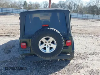 2006 Jeep Wrangler Rubicon z VIN 1J4FA69SX6P788424, wystawiony jako IAAI lot #41712349 z przebiegiem 121 684 mil mil oraz . Historia ofert i sprzedaży dostępna na DreamBid. Obrazek 17.