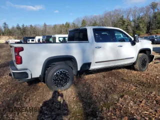 2024 Chevrolet Silverado 3500HD High Country with VIN 2GC4YVEYXR1165898, listed as a Copart auction lot 80017064 with 7,234 mi miles and Salvage Title. Bid and sale history available at carsss.com. Image 3.